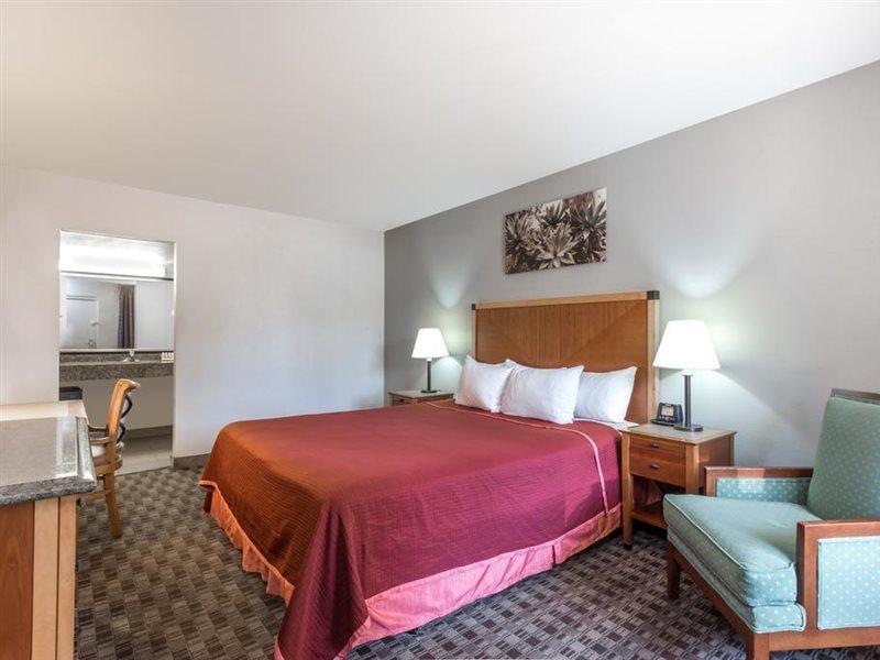 Howard Johnson By Wyndham Scottsdale Old Town Eksteriør billede