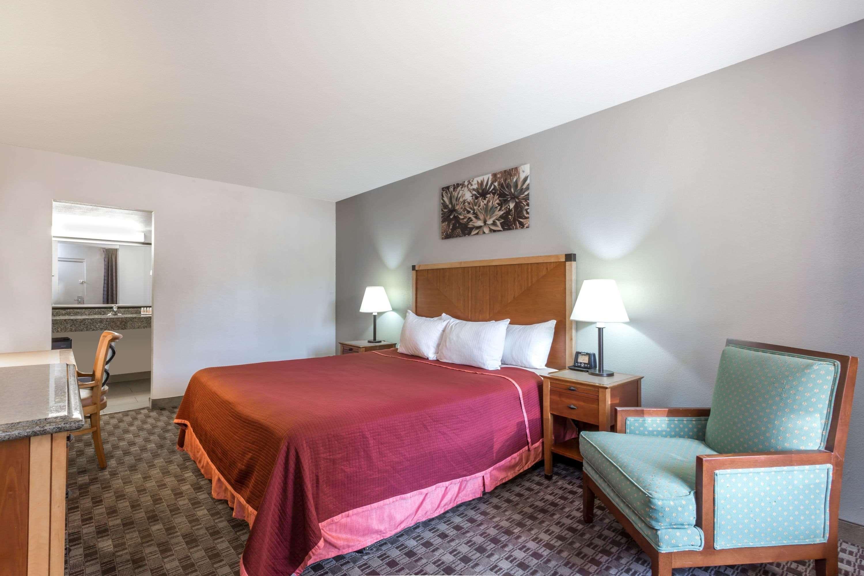 Howard Johnson By Wyndham Scottsdale Old Town Eksteriør billede
