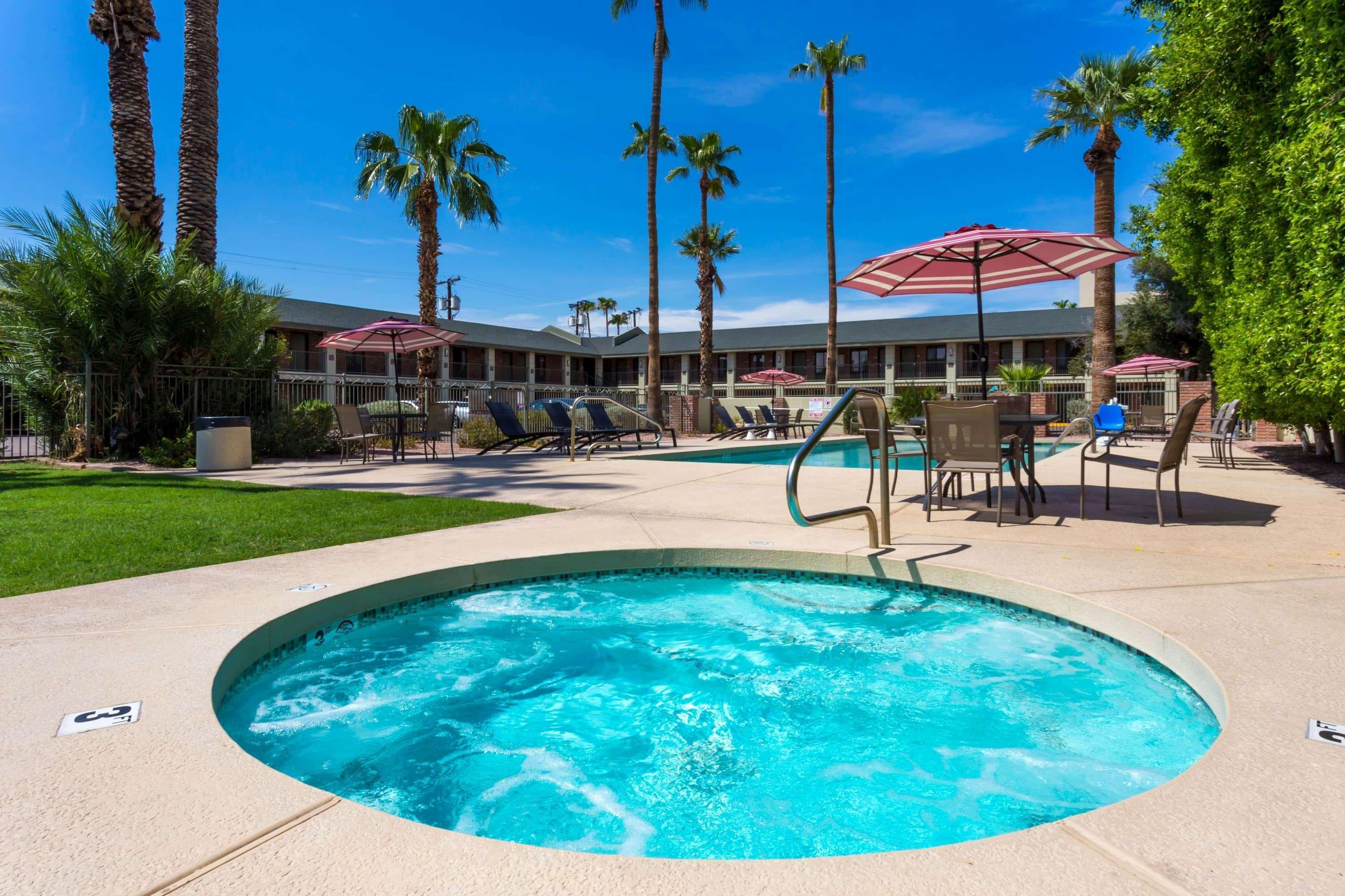 Howard Johnson By Wyndham Scottsdale Old Town Eksteriør billede