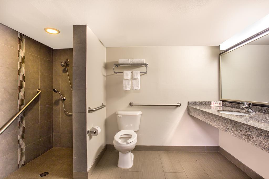 Howard Johnson By Wyndham Scottsdale Old Town Eksteriør billede